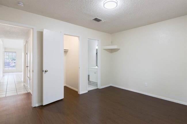 Building Photo - 1915 Prairie Knoll Ct