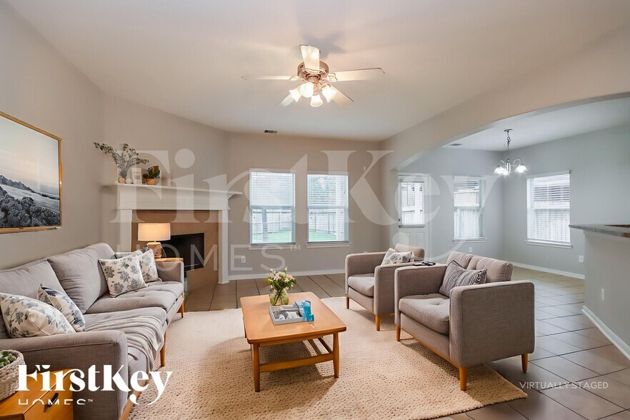 Building Photo - 16426 Rudder Dr