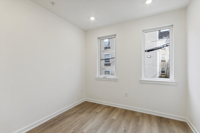 Building Photo - 1533 N Sydenham St