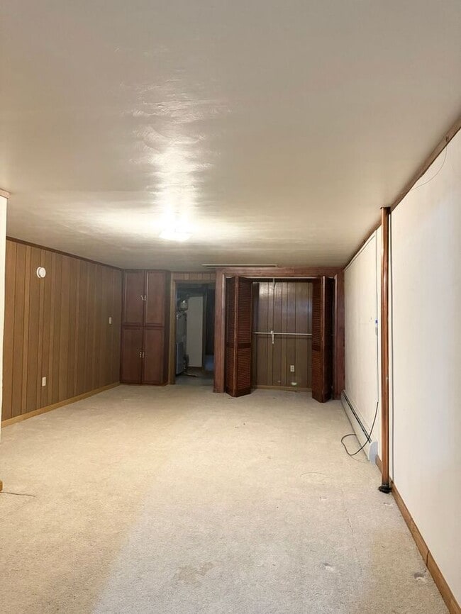 Building Photo - 4 Bedroom - 2 Bath Ranch Style Home with 2...