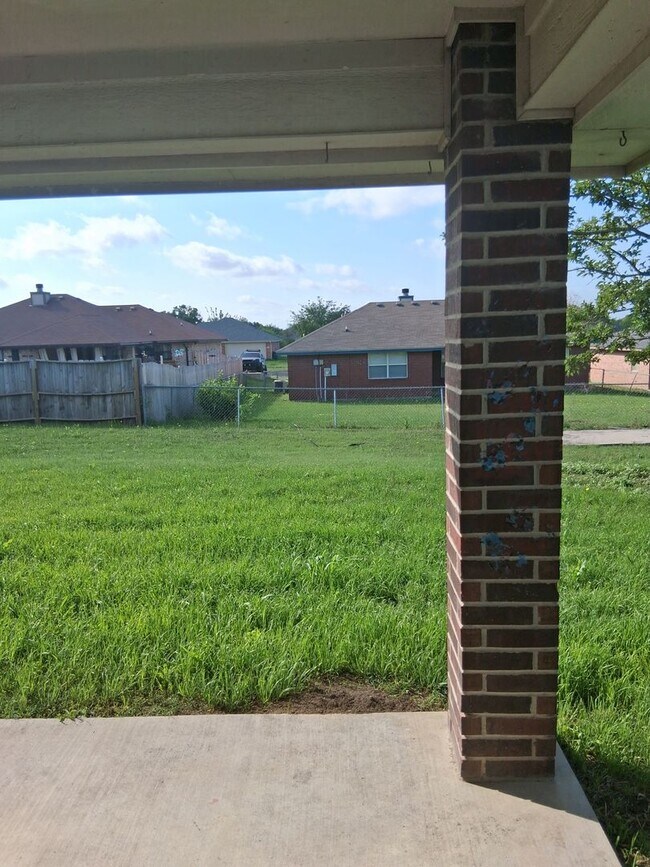 Building Photo - 3806 Lone Oak Dr