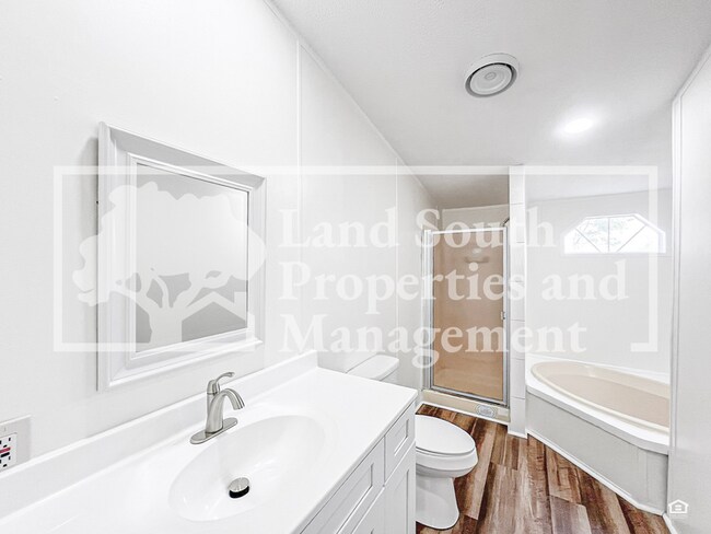 Building Photo - 8916 Beverly Hills Rd