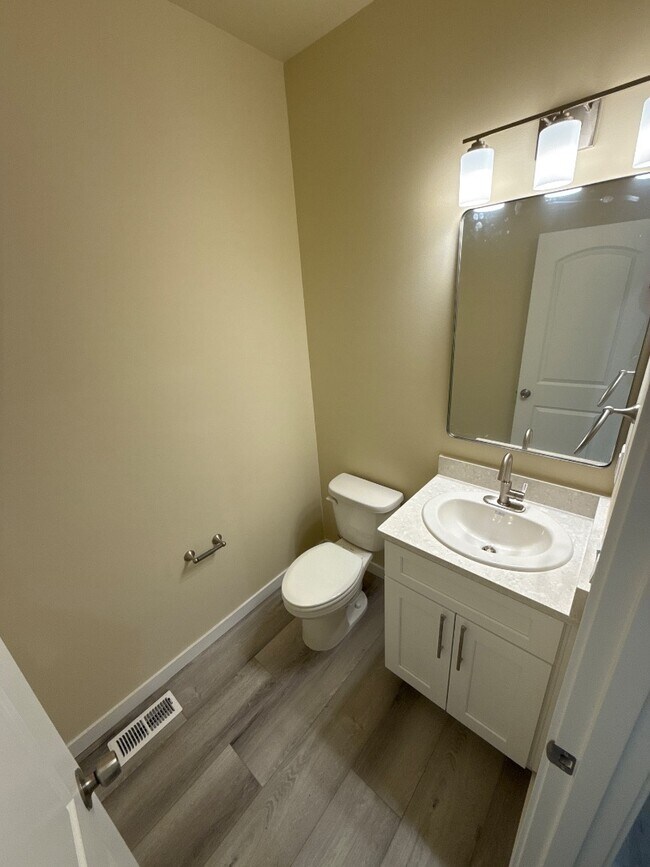 Building Photo - 9007 Nafizah Way