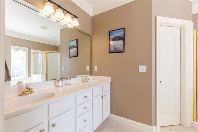 Building Photo - 2556 Oglethorpe Cir NE