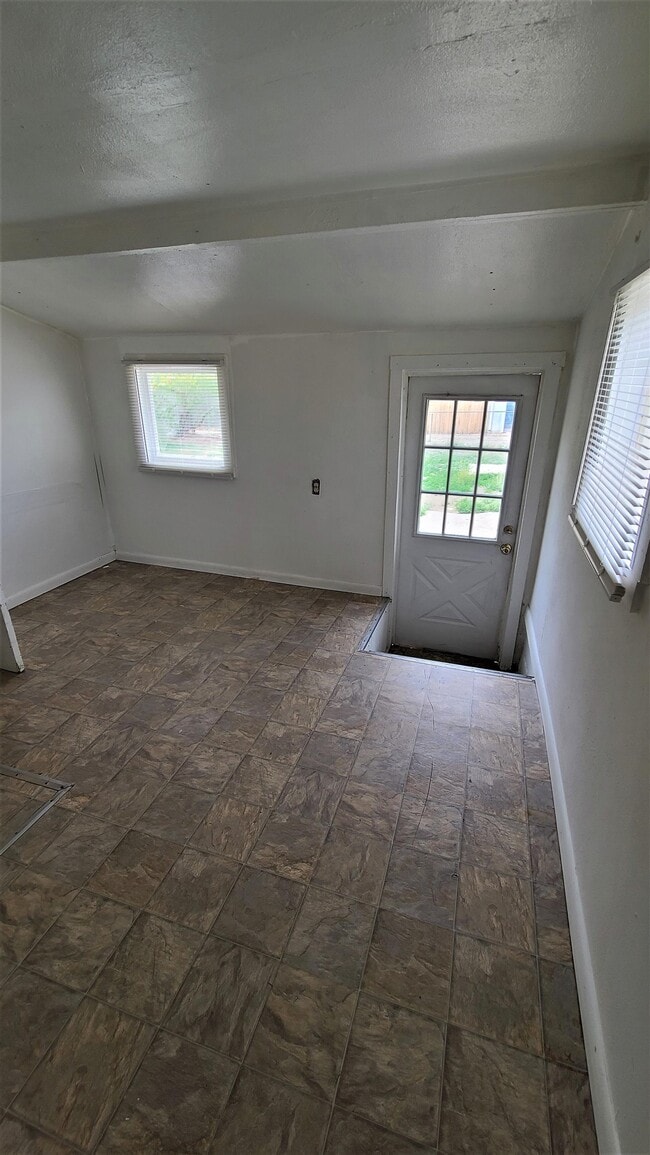 Building Photo - 139 N Ash St