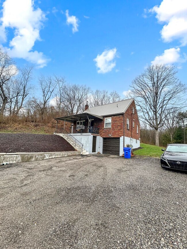 Building Photo - Charming 2-bedroom, 1-bath home in Oakdale, PA!