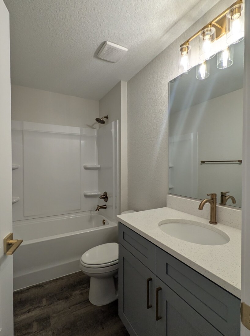 Building Photo - 7217 Hemlock Loop