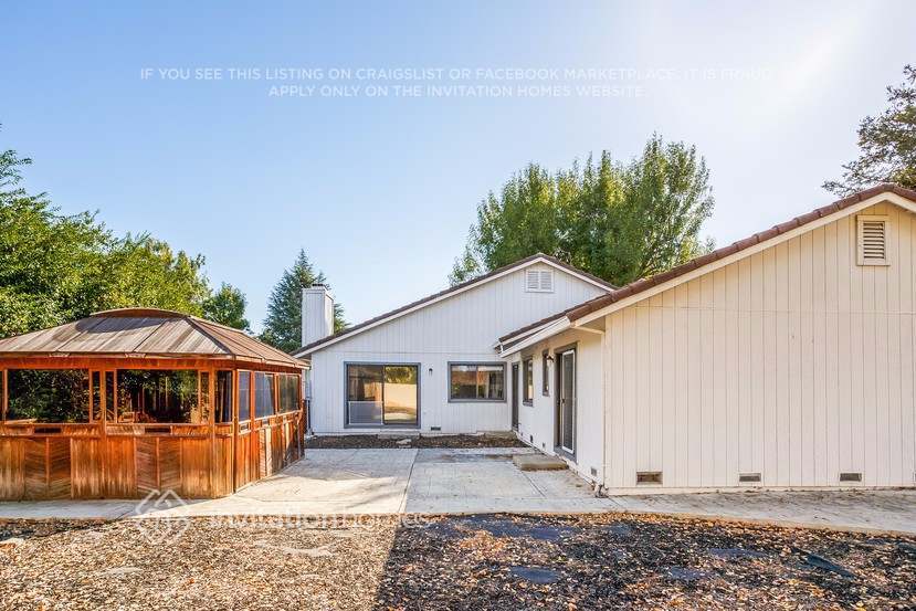 Building Photo - 1401 Mandarin Ct