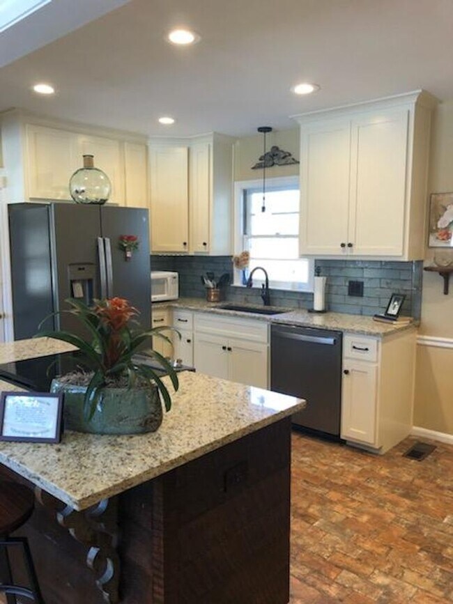 Building Photo - 2 Bedroom 1 Bath Home in North Columbus - ...