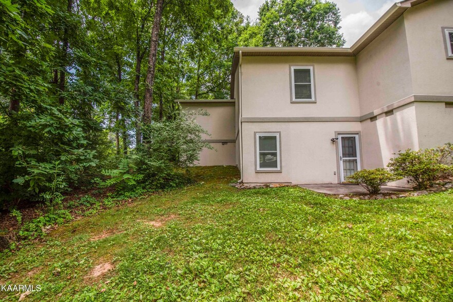 Building Photo - 1728 Stone Hedge Dr