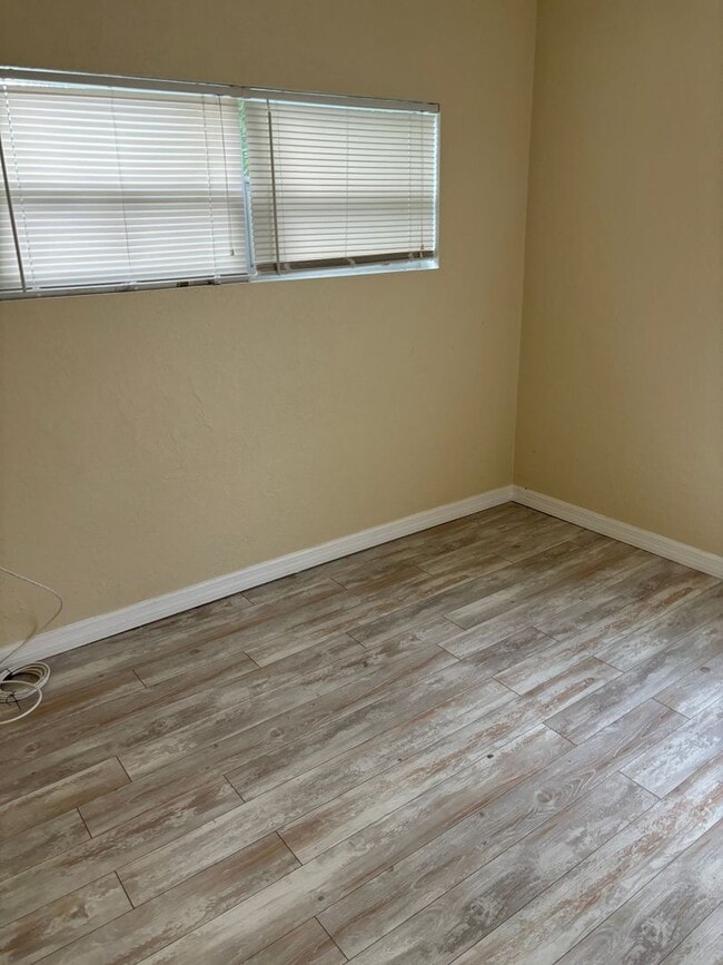 Building Photo - Beautifully Appointed 3/2 w Garage For Ren...