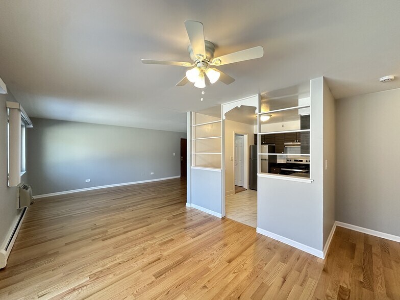 Building Photo - 1639 Oakwood Ave