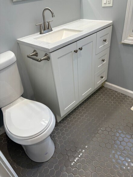 Building Photo - 9219 S Greenwood Ave