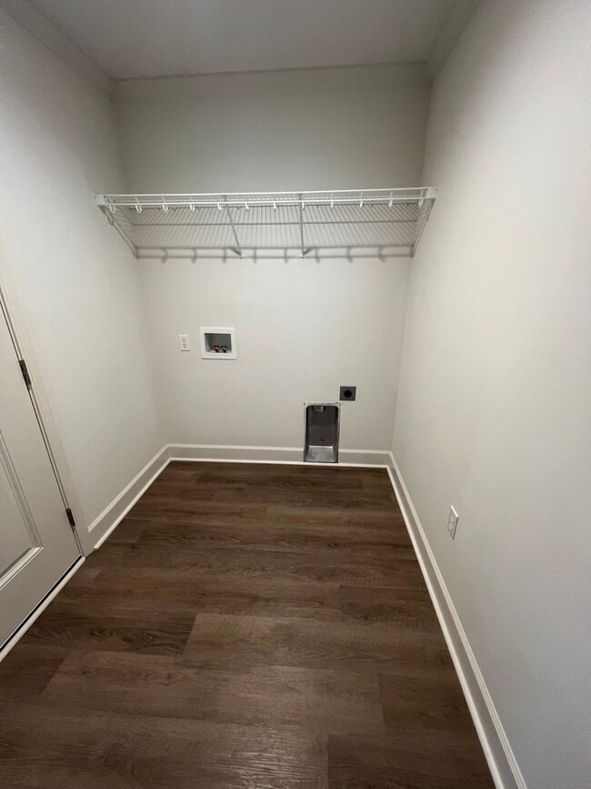 Building Photo - Available May!