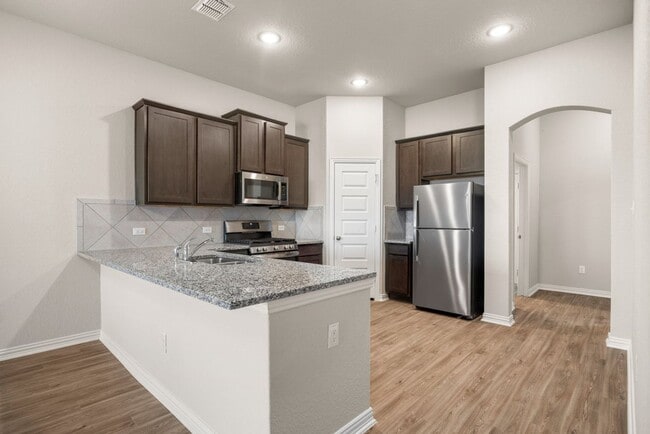 Building Photo - GORGEOUS 3 BEDROOM DUPLEX LOCATED IN CONVERSE, TX!