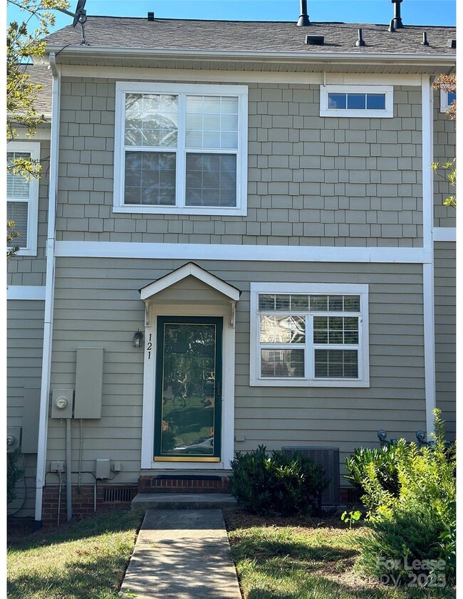 Primary Photo - 121 Woodsong Ln