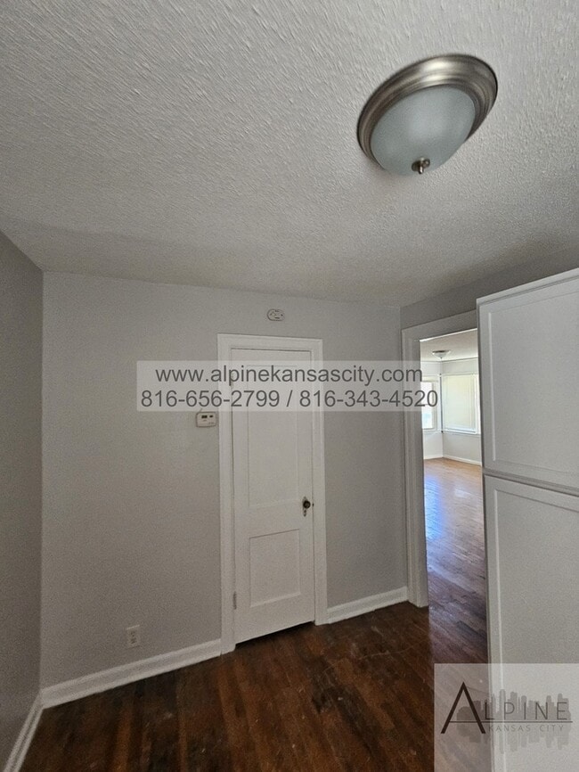 Building Photo - Home in NE with HUGE Primary Bedroom! Vouchers OK