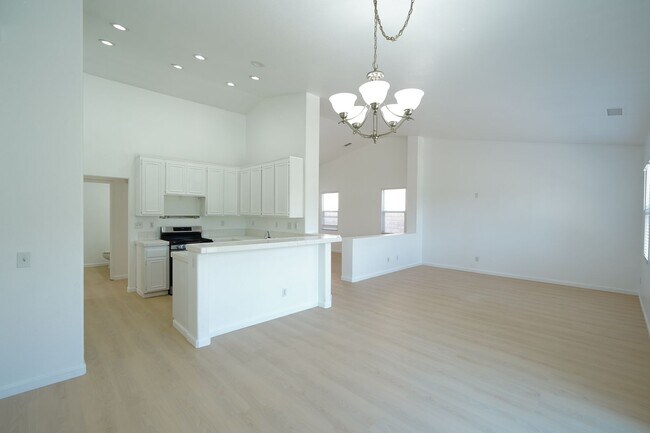 Building Photo - Beautiful 3 Bed / 2 Bath Moreno Valley Home with Garage