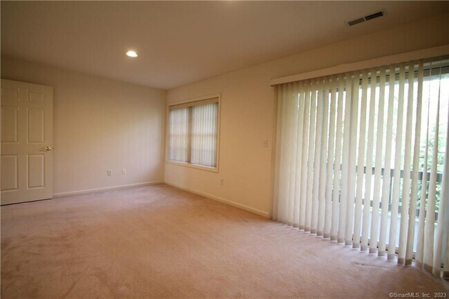 Building Photo - 1407 Larson Dr