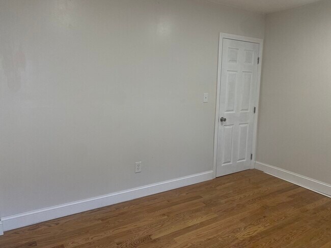 Building Photo - 11 Jacques St