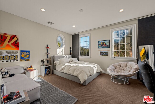 Building Photo - 25400 Prado De Las Peras