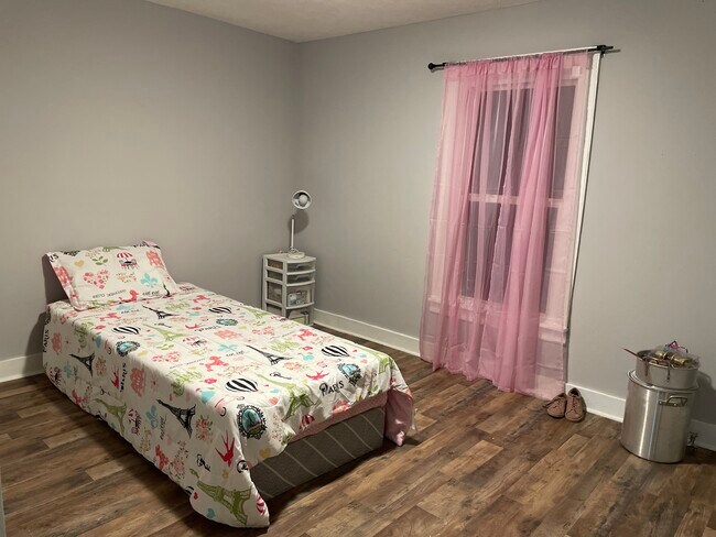 Building Photo - 4 Steens Rd