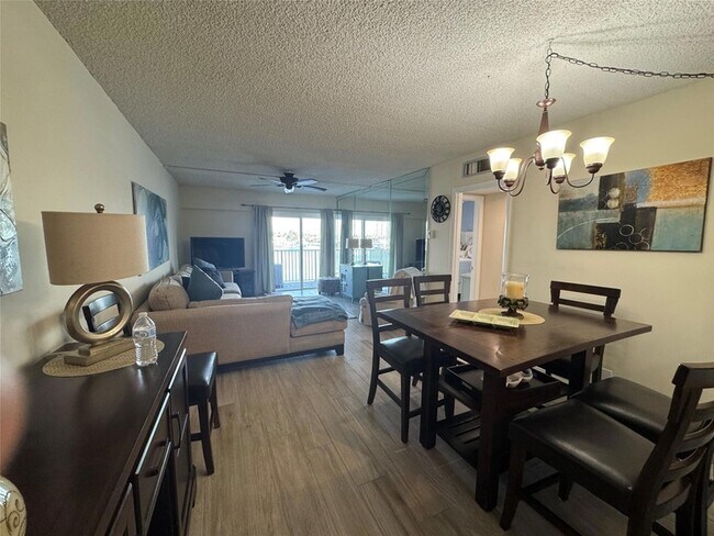 Building Photo - 95 N Birch Rd