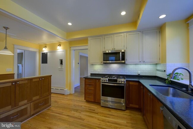 Building Photo - 5717 Chevy Chase Pkwy NW