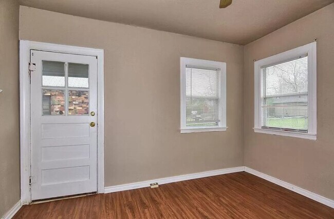 Building Photo - MAJOR PRICE DROP! Excellent home located in Kendall - Whittier!