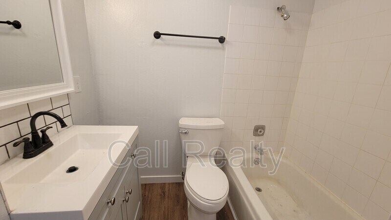 Building Photo - 2815 E 27th Ave