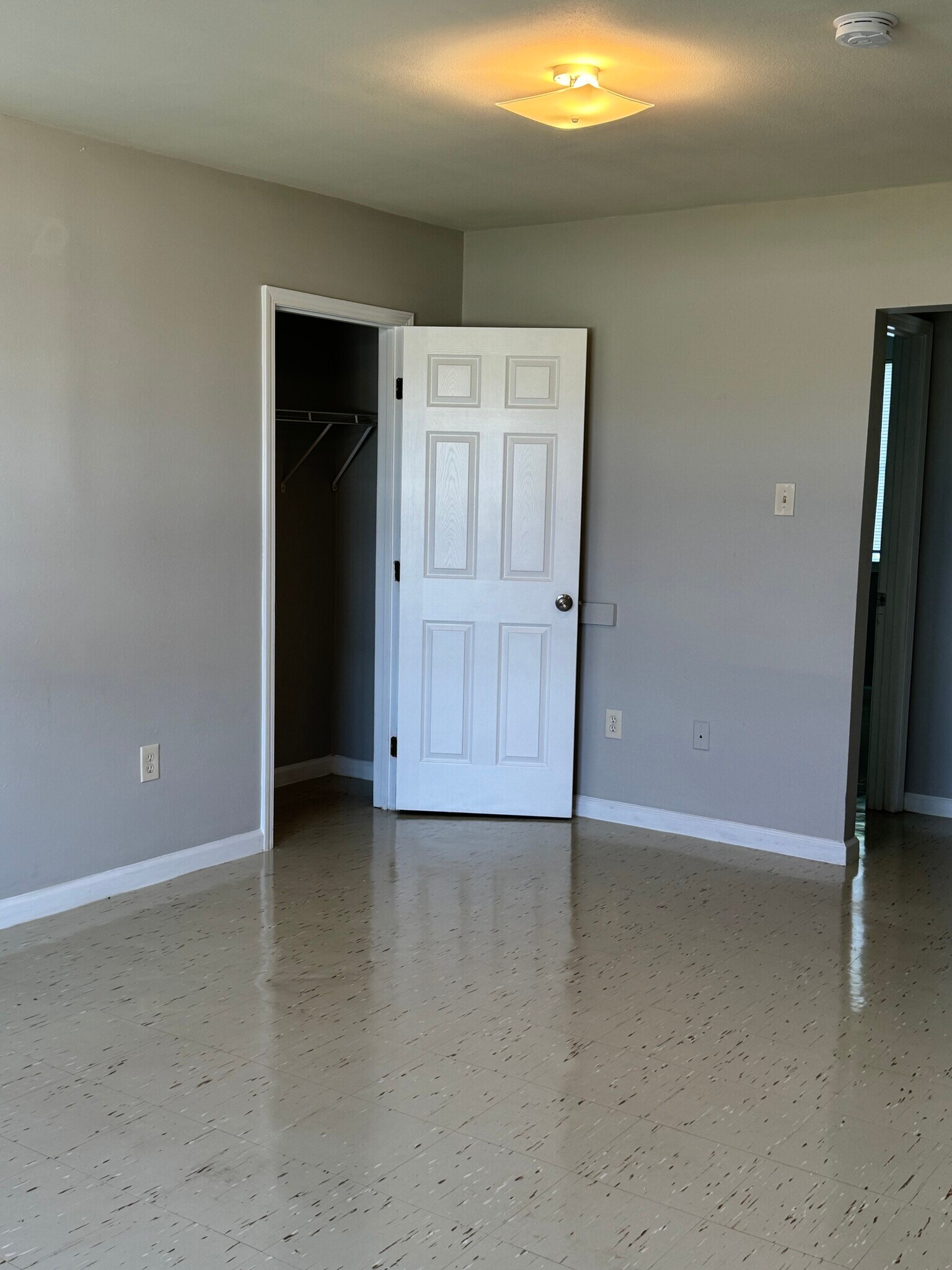 Building Photo - 2407 Rose Dr