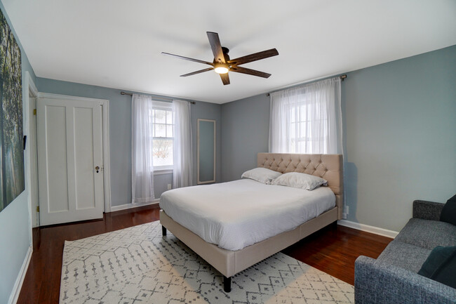 Guest Bedroom #3 (2nd Floor) - 3930 Red Bud Ave