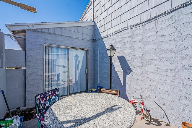 Building Photo - 5168 Garden Ln