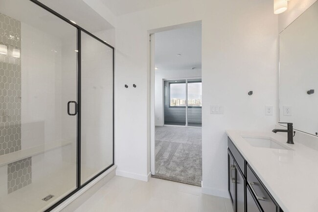 Building Photo - 10940 Stanza Ln