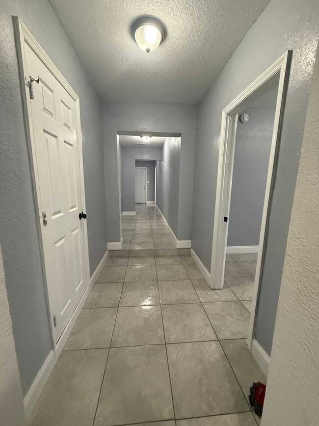 Building Photo - Beautiful 4BR/3BA Home