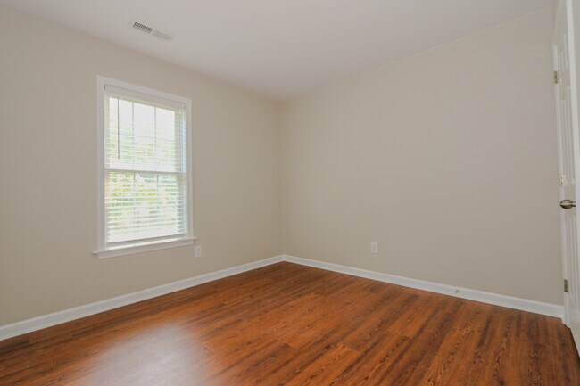 Building Photo - 1515 Hanford Hills Rd
