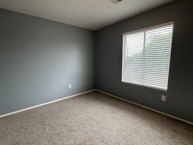 Building Photo - Stylish 3-Bed Home with Loft & Low-Maintenance Backyard in Phoenix