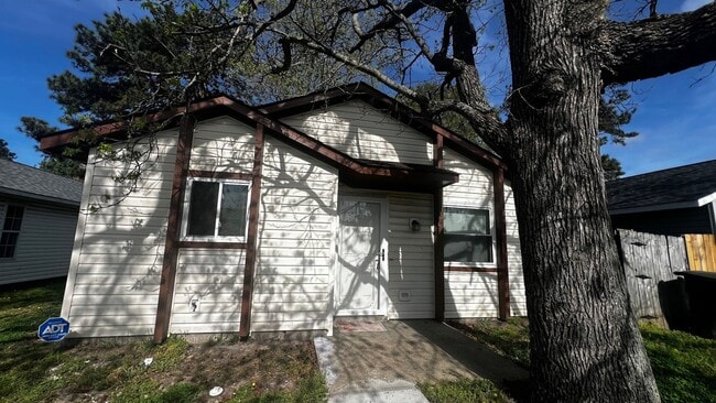 Building Photo - Peachtree