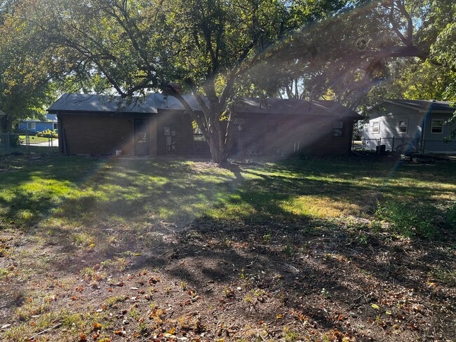 Building Photo - 3 Bed/1 Bath Ranch for rent in Brandon!