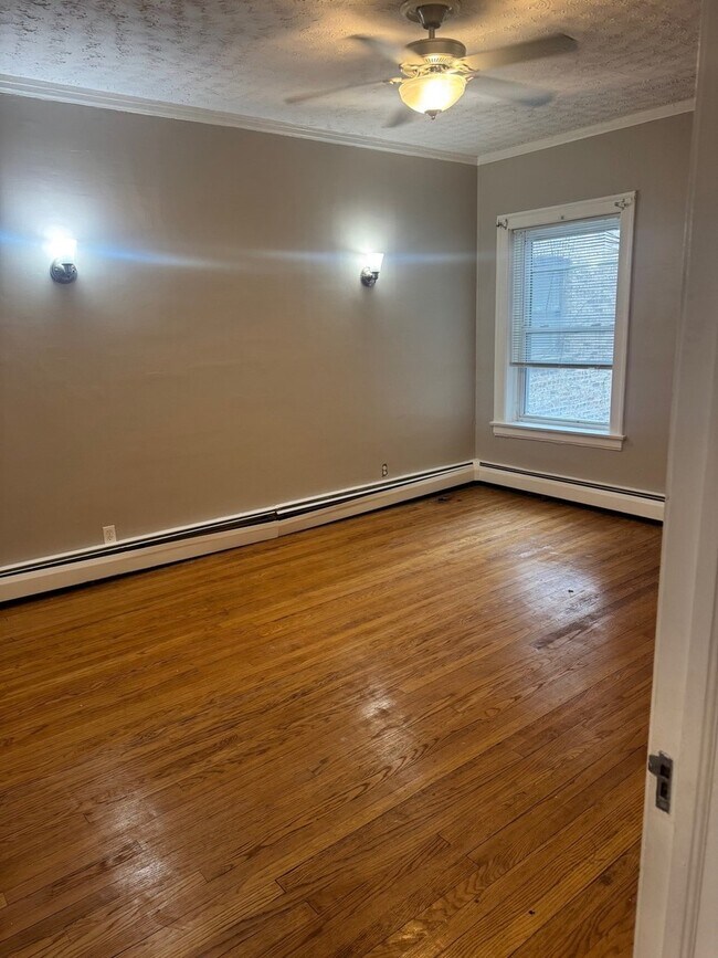 Building Photo - 6829 S Cornell Ave