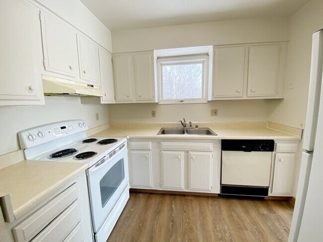 Building Photo - 3909 Malaspina Cir