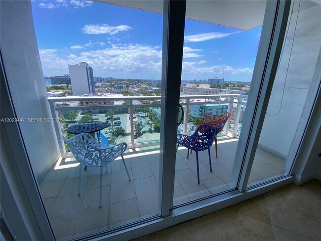 Building Photo - 6917 Collins Ave