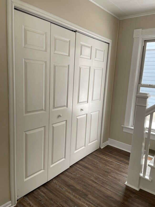 Building Photo - 242 N Hamilton St