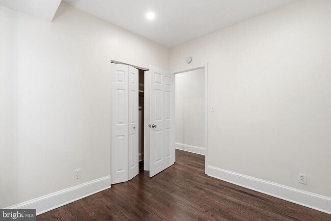 Building Photo - 1038 6th St NE
