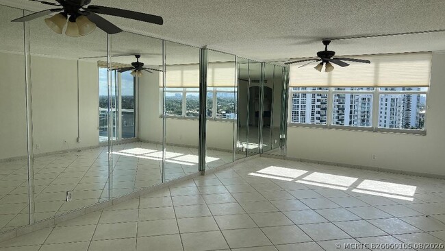 Building Photo - 3015 N Ocean Blvd