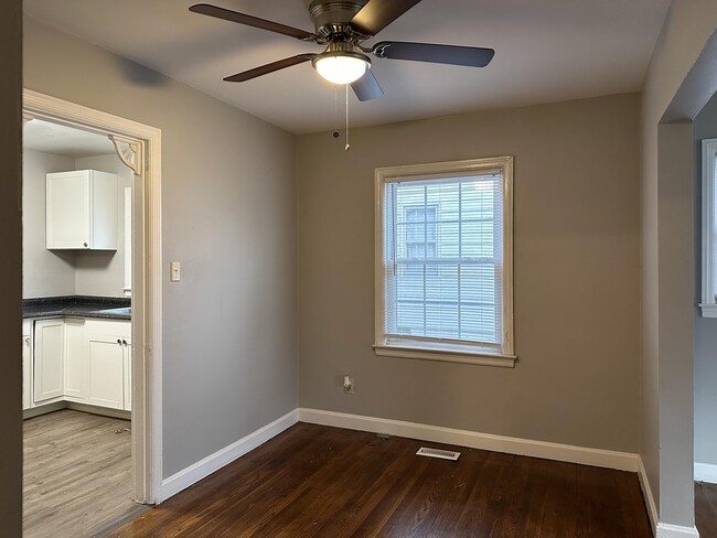 Building Photo - 635 Longview Dr