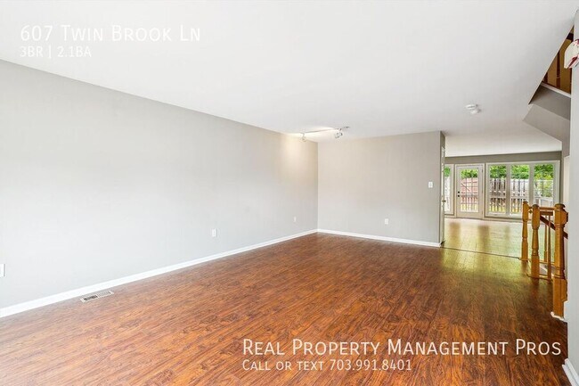 Building Photo - 607 Twin Brook Ln