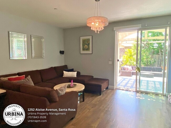 Building Photo - Newer Home, Beautiful Santa Rosa Property!