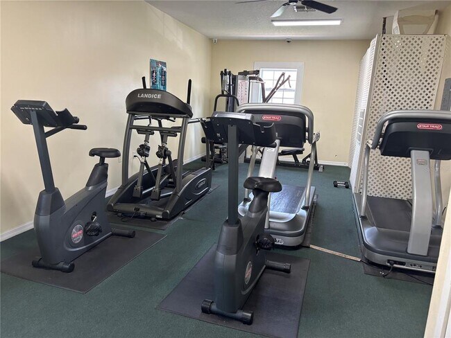 Building Photo - 8838 Coral Palms Ct