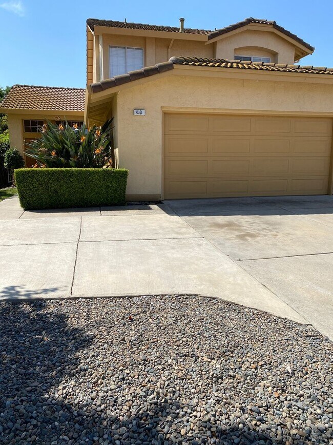 Building Photo - AVAILABLE NOW!! 4br 3ba